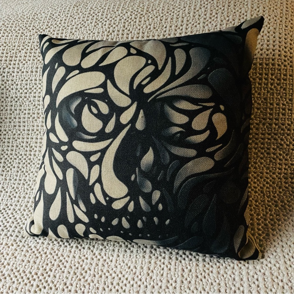 Skull pillow with insert 💀